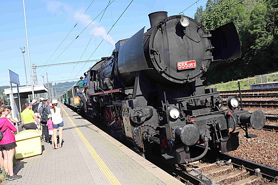 Nostalgické parní vlaky provozuje Pardubický kraj od roku 2015. Na snímku...