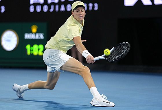 Jannik Sinner na Australian Open obhajuje lo�ský triumf.
