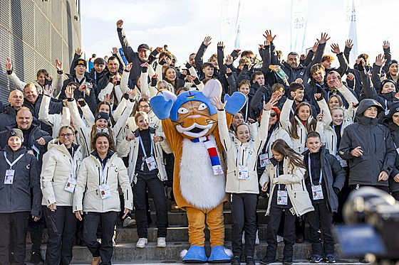 Výprava Ústeckého kraje v T�inci na slavnostním zahájení zimní ODM.