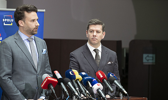 Poslanci Michael Kohajda (KDU-�SL) a Jan Skope�ek (ODS) odpovídali na tiskovce...