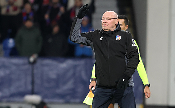 Plze�ský kou� Miroslav Koubek b�hem utkání s Anderlechtem.