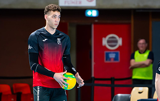 Alejandro González z �eských Bud�jovic se chystá na zápas.