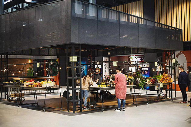 Po referendu chystají studii a mění okna. Koupená zbrojnice slouží jen jako sklad