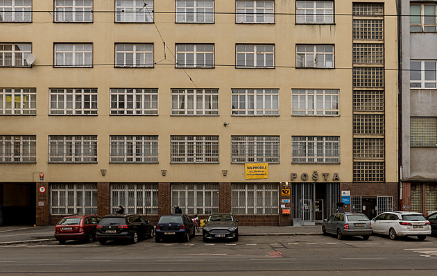 Česká pošta prodá nemovitosti za více než dvě miliardy. Praha má zájem o jednu
