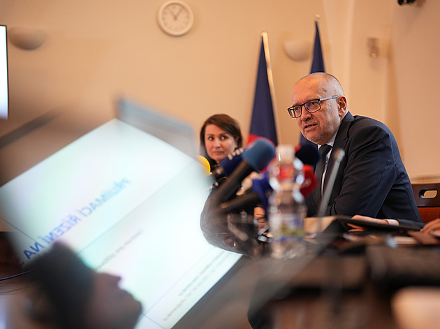Školská revoluce ministra Beka. Jak pro zvládnutí změny získat učitele a také rodiče?