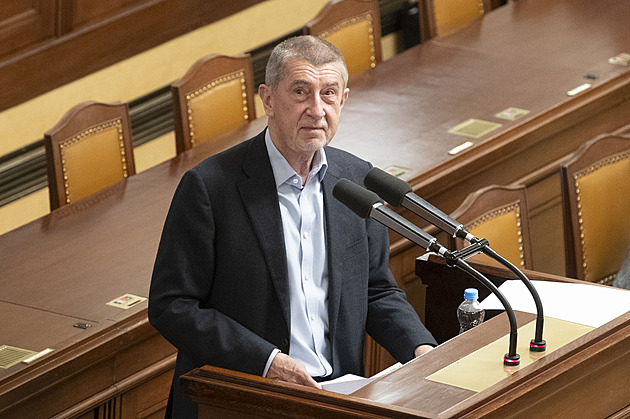 Začněte šetřit, přestaňte nám psát bláboly, řekl Babiš šéfům ČT i rozhlasu