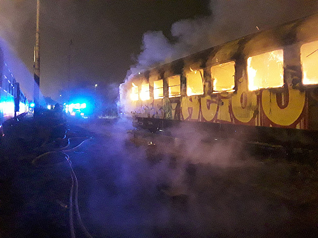 Po požáru vlaku v Ústí nad Orlicí je provoz na železničním koridoru částečně obnoven