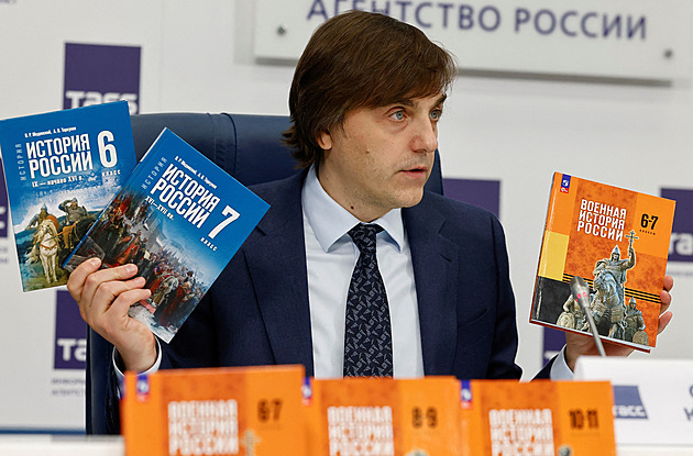 Putinův ministr nazývá ČR zemí nepřátel, ale jeho rodiče tu v klidu žijí, říká reportér