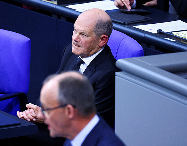 Německé strany se dohodly na obřím finančním balíku, umožní masivní zbrojení