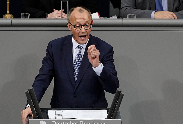 Bundestag přijal návrh zpřísňující migrační politiku. Zřejmě pomohly hlasy AfD