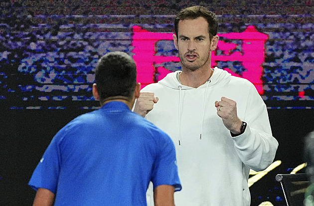 V bitvě gigantů slaví Djokovič. Zaskočil Alcaraze a v Melbourne je v semifinále