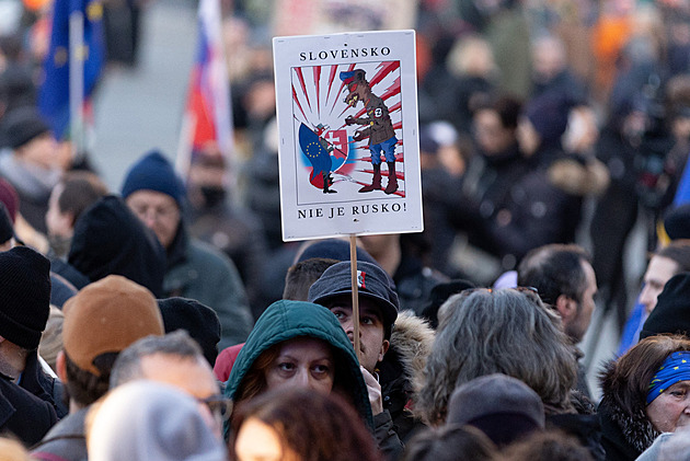 Vyhostí Slovensko Bolka Polívku? Podílet se na protestech v cizině má své háčky