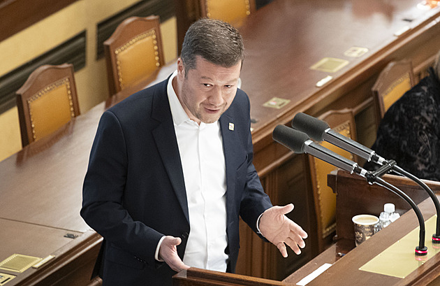 Co nás stojí parlamentní „žvanírna“, co populisté a jak nám škodí „demokraté“?