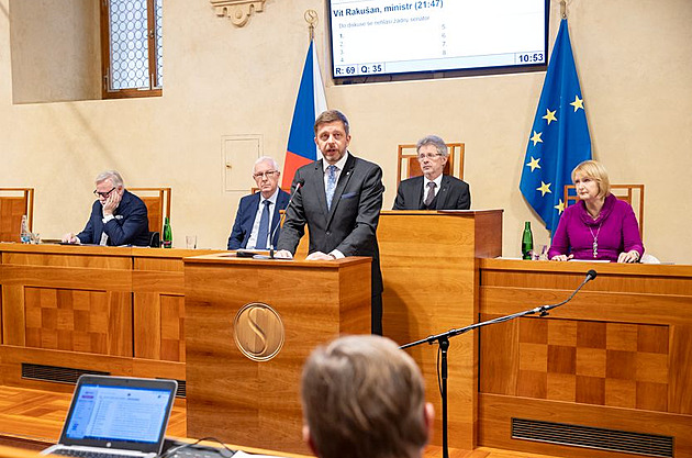 Senátoři rozhodují o povinnosti lustrovat nebezpečné pacienty i zákazu tlumičů
