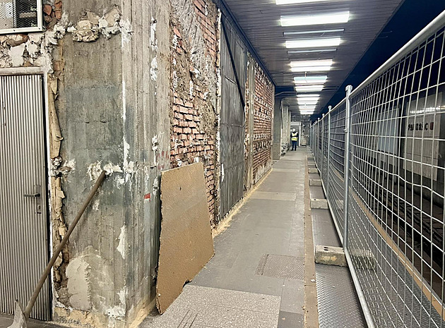 Metro na Floře bude 10 měsíců zavřené. Vymění se eskalátory, přibudou výtahy