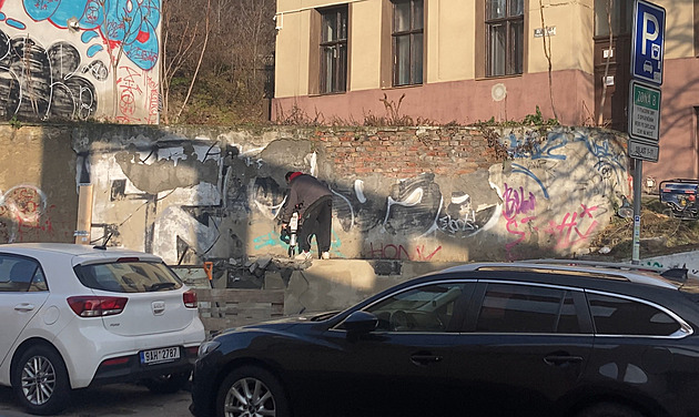 Kritizovaný box Zásilkovny uprostřed schodiště zmizel. Poučíme se, říká firma