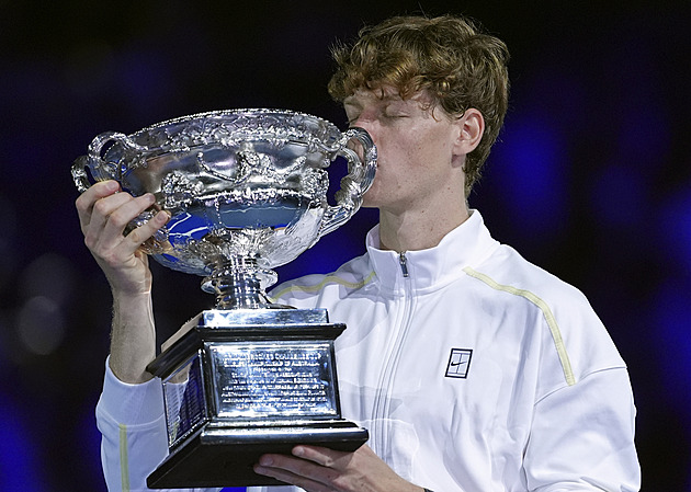 Sinner jako neporazitelný stroj. Jenže co když má místo titulů pykat za doping?