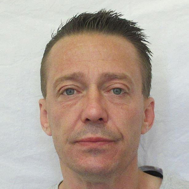 Pratí policisté pátrají po ptatyicetiletém Josefu Hibkovi, který je...