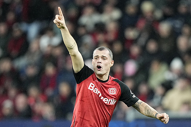 Xhaka se po dvou letech vrací do Anglie. Posílil nováčka ze Sunderlandu