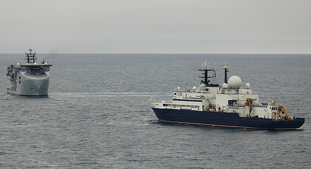 Ponorky, špionáž, kyberútoky. Británie zesiluje varování před ruskou hrozbou