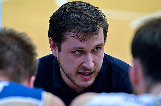 Případ opilého trenéra. Nepřezul se a zápas se ukončil. Pyká pořadatel