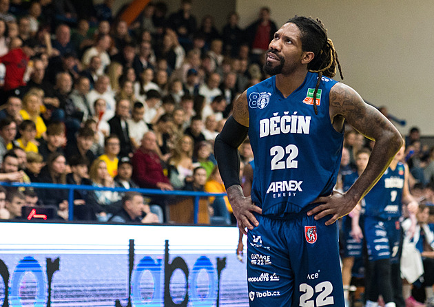 Rozpa�it� rozehr�va� A. J. Walton z D���na v �steck� hale.