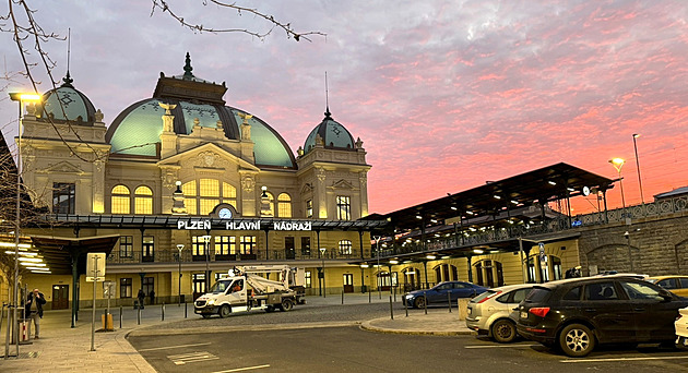 Na co zírá mašinfíra: Pod dráty na jih, z Plzně do Klatov