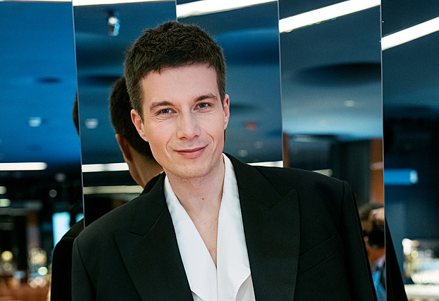 Daniel Krejčík si zlomil ruku. V márnici jich máme habaděj, vzkázal mu táta