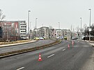 Srka nkolika aut zablokovala provoz ped obchodnm centrem Metropole Zlin...