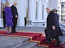 Prezident Joe Biden a první dáma Jill Bidenová vítají nov� zvoleného prezidenta...