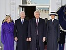 Prezident Joe Biden a první dáma Jill Bidenová vítají nov� zvoleného prezidenta...