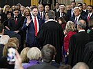 J. D. Vance skládá p�ísahu jako viceprezident do rukou soudce Nejvy��ího soudu...