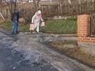Spla�ky vyt�kaj� na cestu ve Zl�n� - Jaroslavic�ch a zamrzaj�