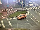 Vozidlo oran�ov� barvy, kter� podle policie srazilo chlapce na p�echodu pro...