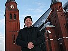 Far�� Anton Rusn�k p�ed kostelem sv. Pavla v Ostrav� - V�tkovic�ch, kter�...