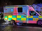 Nehoda osobn�ho a sanitn�ho vozu se stala 23. prosince r�no.