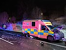 Nehoda osobn�ho a sanitn�ho vozu se stala 23. prosince r�no.