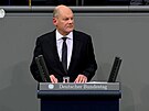 Merz chce zp�ísnit migraci i za pomoci AfD, Scholz ho ost�e kritizoval