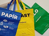 Ta�ky si mohou Prost�jované vzít zdarma.