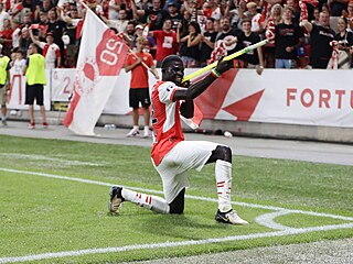 Slávistický bek Malick Diouf se raduje z gólu proti Olomouci.