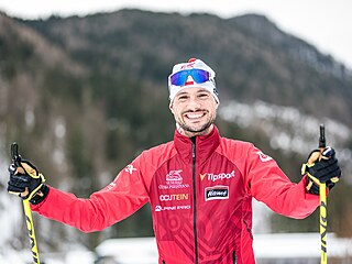 VDY USMVAVÝ. Trenér eských biatlonistek Luca Bormolini pi tréninku v...