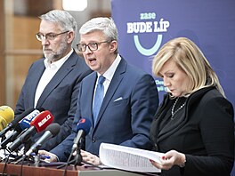 Tisková konference hnutí Ano. Zleva Lubomír Metnar , Karel Havlíek , Alena...