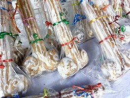 Propadly nap�íklad Dolces Fálico z portugalského Amarante. Tyto cukrovinky sice...