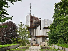 Nejvy��ím bodem je Veliki Petrovac (512 metr�). Ihned vedle n�j se za silnicí...