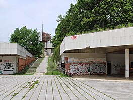 Památník symbolizoval hrdinství v boji proti fa�ismu za druhé sv�tové války,...