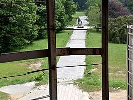 P�í�tí rok pak b�hem pokusu o pr�lom z obklí�ení zhruba 300 místních Srb�...