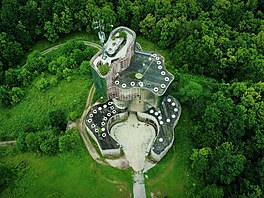 Nep�íli� rozlehlé poho�í Petrova Gora le�í jihovýchodn� od Karlovce. Z...