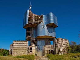 Mezi p�íznivci urbexu je Petrova Gora pojem. Zde se ty�í opu�t�ný monumentální...