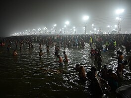Svátek Kumbhaméla se odvozuje od nebeského souboje o d�bán s elixírem...