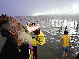 Podle odhad� se leto�ního svátku zú�astní p�es �ty�i sta milion� v��ících a...